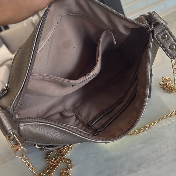 Nicole Miller crossbody/clutch bag.  Gold chain is removable - Picture 6 of 8